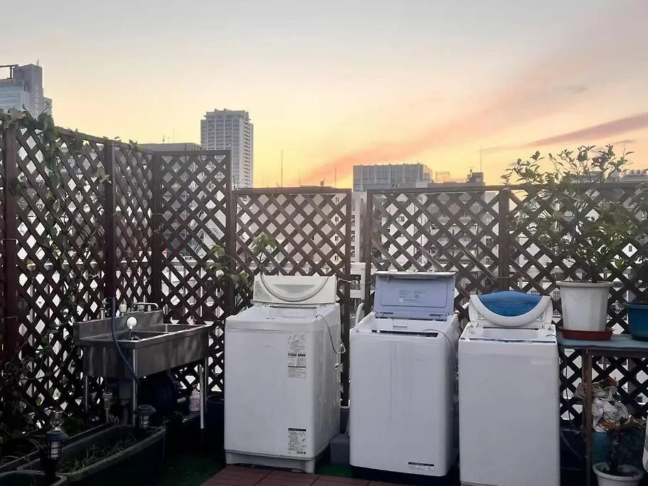 7th Floor Apartment: Airport-Accessible Urban Retreat Tokyo Apartment