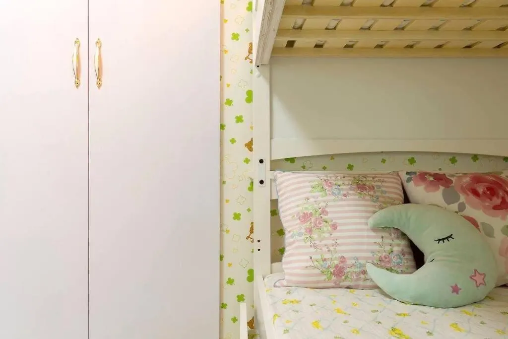 7th Floor Apartment: Airport-Accessible Urban Retreat Tokyo