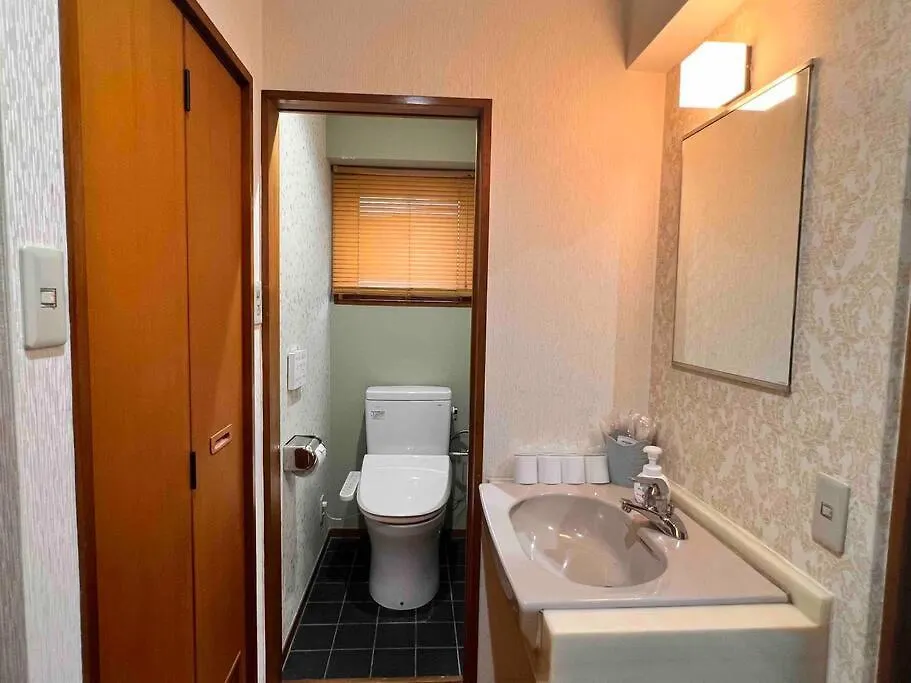 7th Floor Apartment: Airport-Accessible Urban Retreat Tokyo 0*,  Japan
