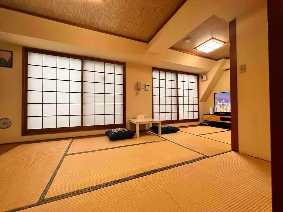 7th Floor Apartment: Airport-Accessible Urban Retreat Tokyo Apartment