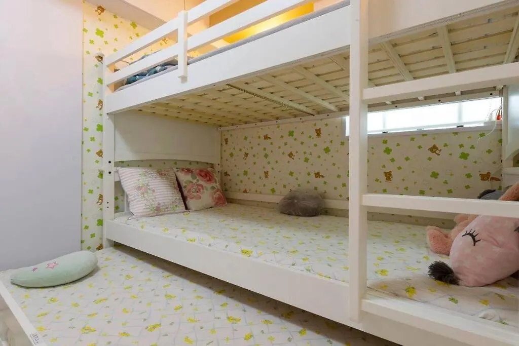 7th Floor Apartment: Airport-Accessible Urban Retreat Tokyo