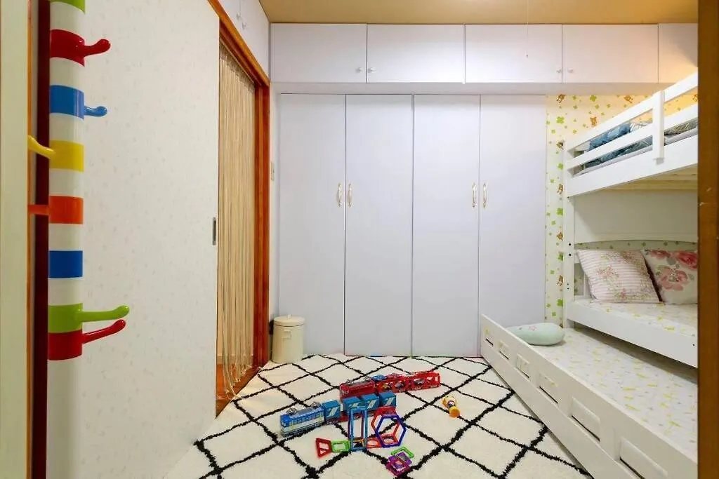 7th Floor Apartment: Airport-Accessible Urban Retreat Tokyo Apartment