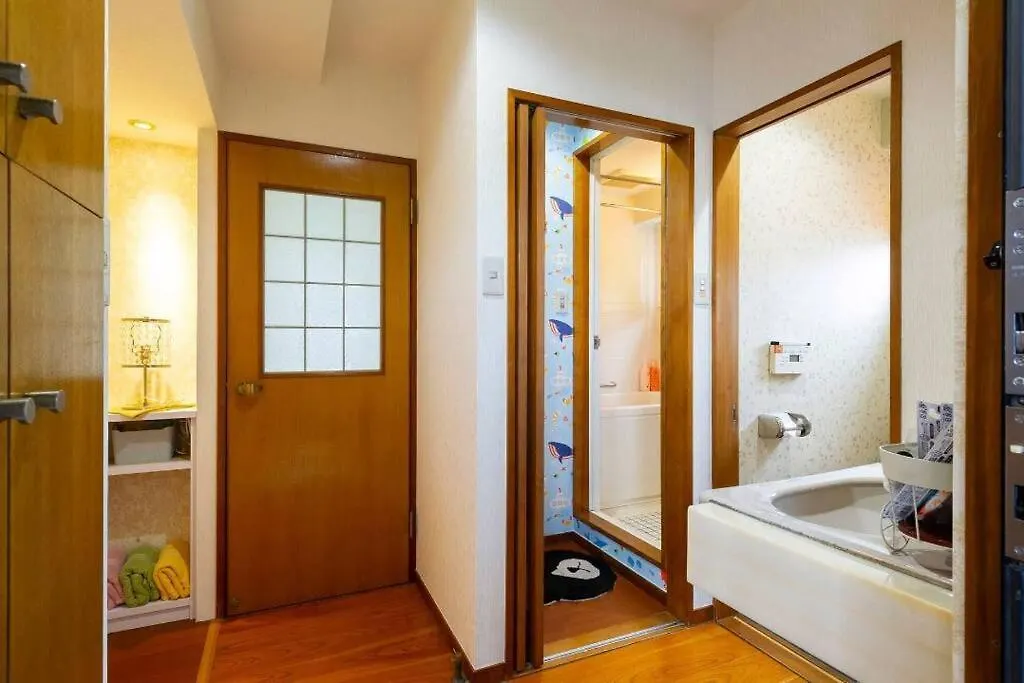 7th Floor Apartment: Airport-Accessible Urban Retreat Tokyo