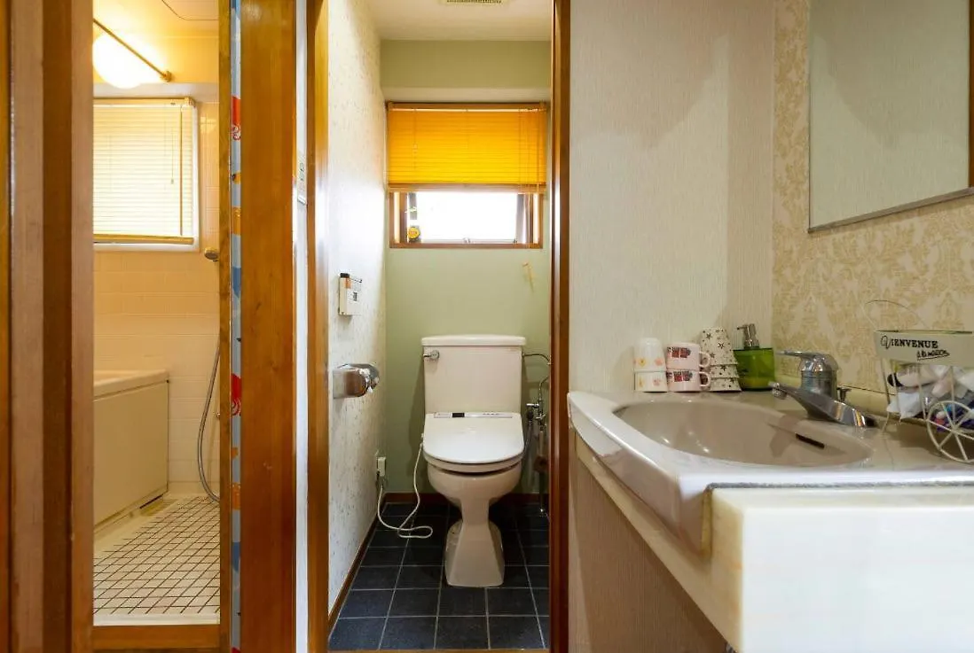 7th Floor Apartment: Airport-Accessible Urban Retreat Tokyo Apartment