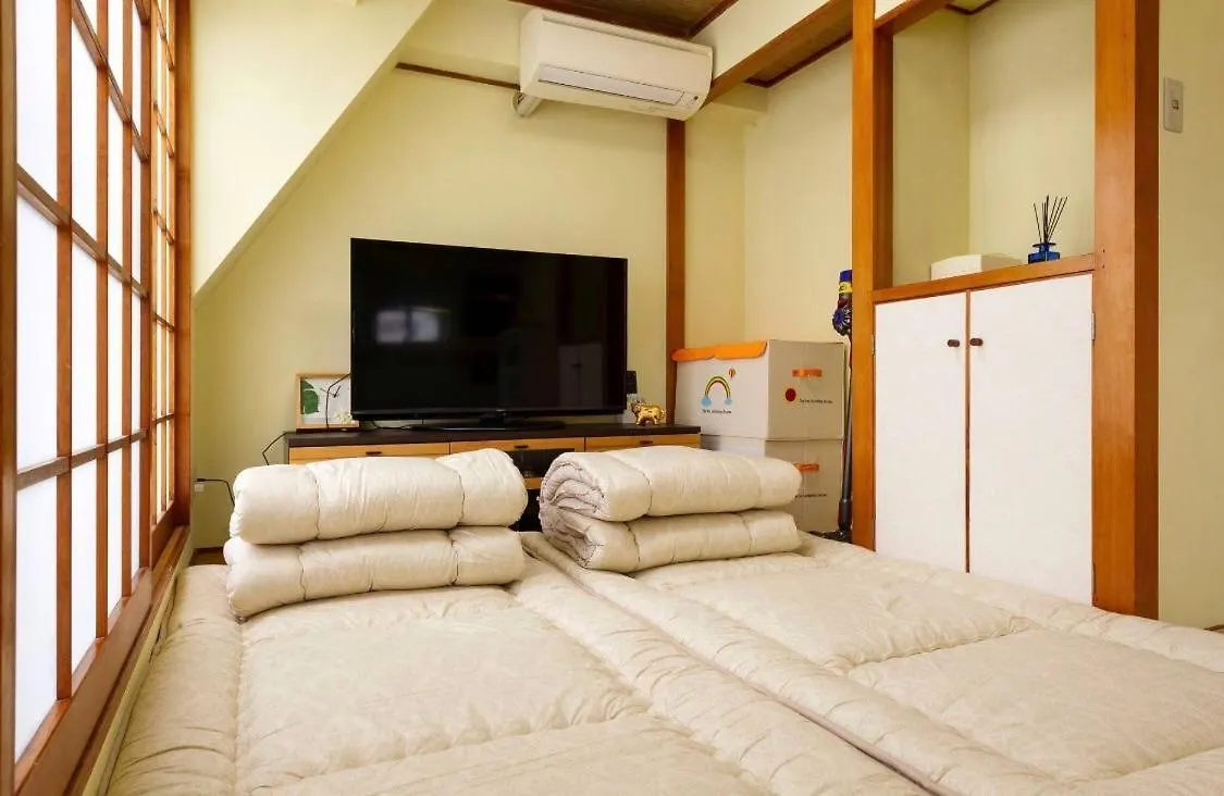 7th Floor Apartment: Airport-Accessible Urban Retreat Tokyo