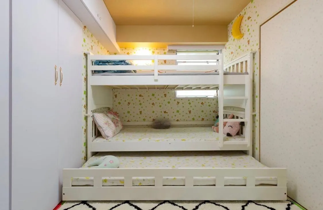 7th Floor Apartment: Airport-Accessible Urban Retreat Tokyo 0*,
