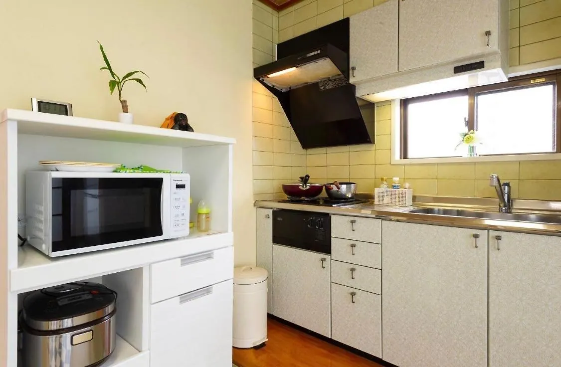 7th Floor Apartment: Airport-Accessible Urban Retreat Tokyo